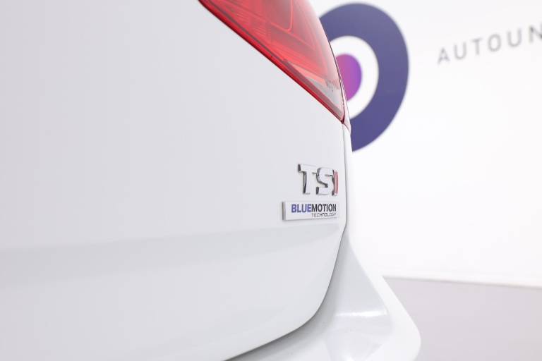 VOLKSWAGEN Golf 37