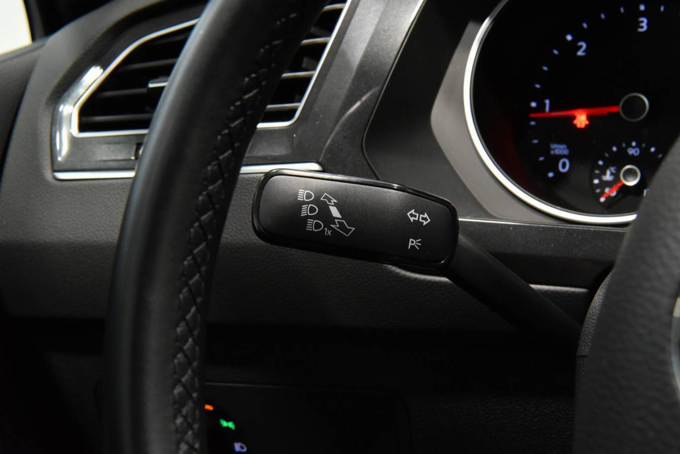 VOLKSWAGEN Tiguan 24