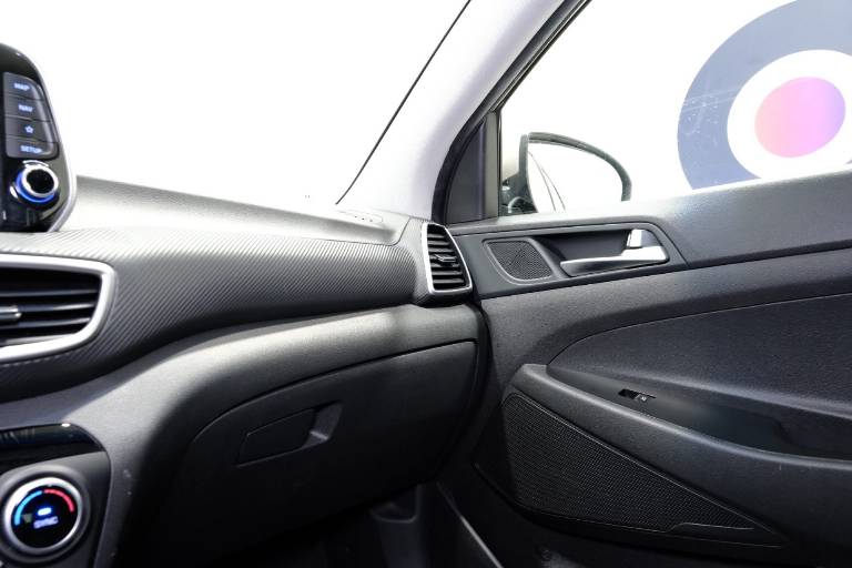 HYUNDAI Tucson 32