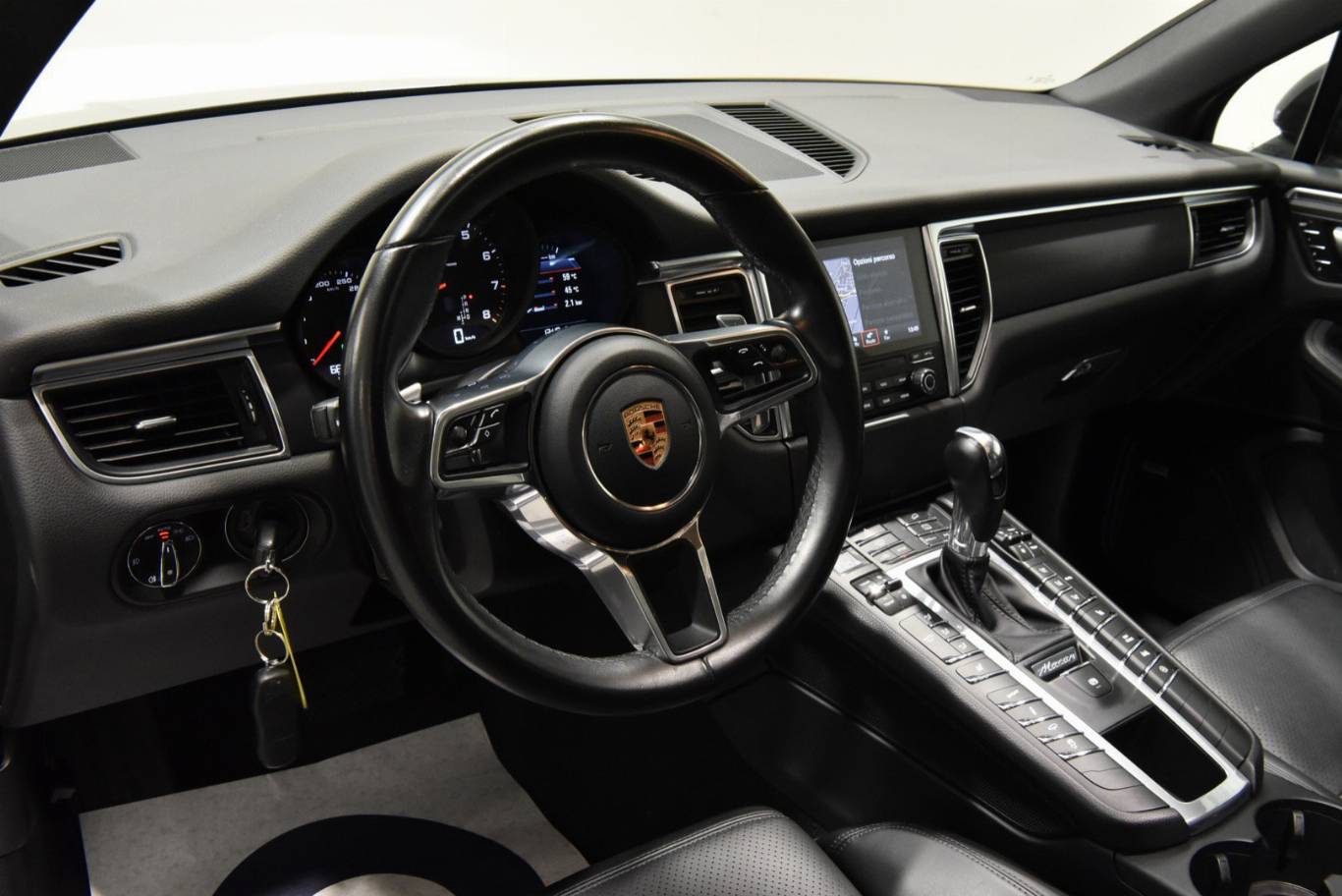 PORSCHE Macan 3
