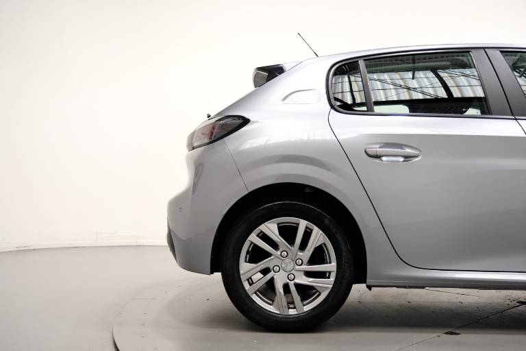 PEUGEOT 208 48