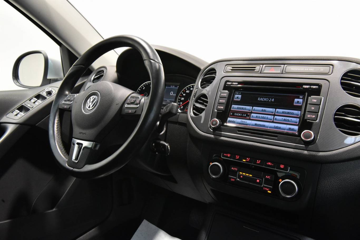 VOLKSWAGEN Tiguan 28