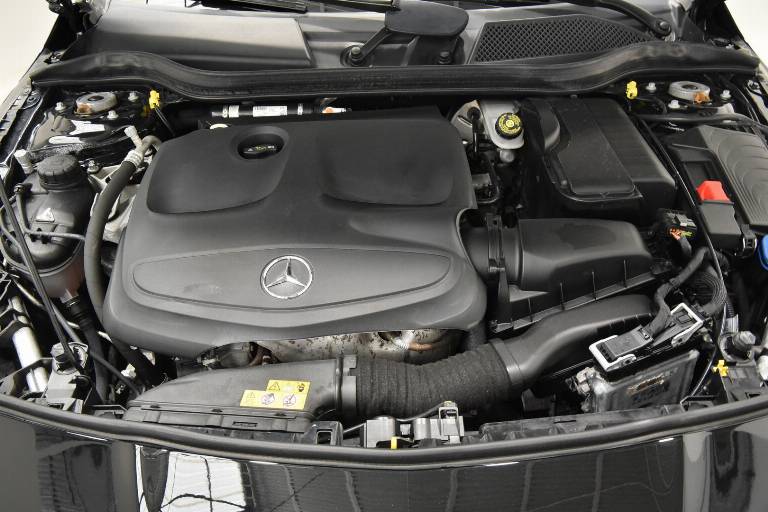MERCEDES-BENZ CLA 180 13
