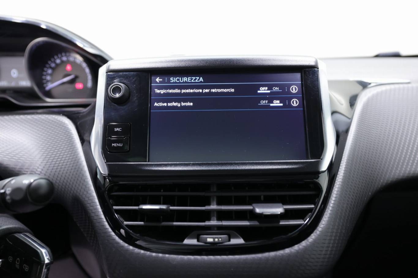 PEUGEOT 2008 28