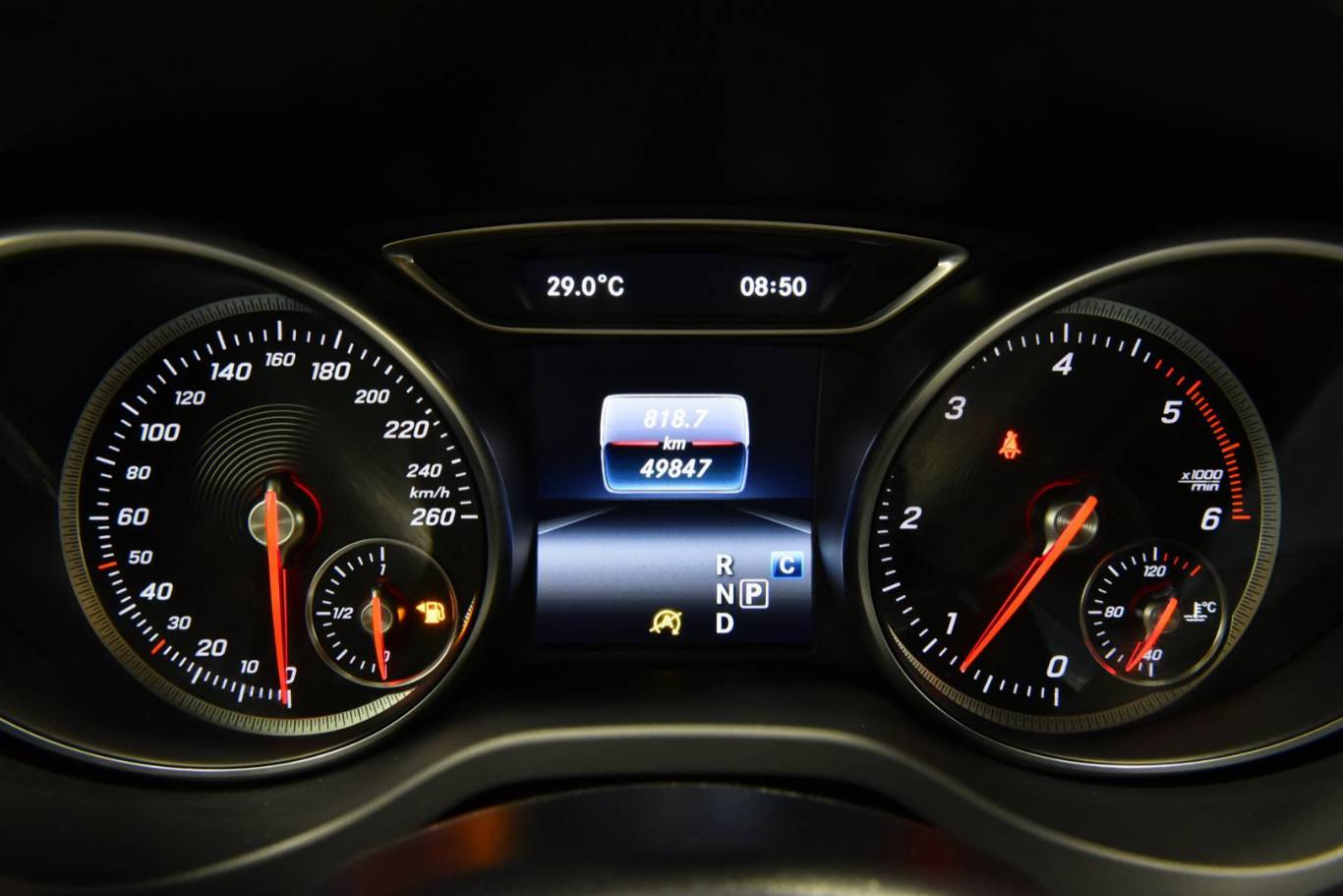 MERCEDES-BENZ CLA 200 37