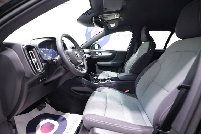 VOLVO XC40 19