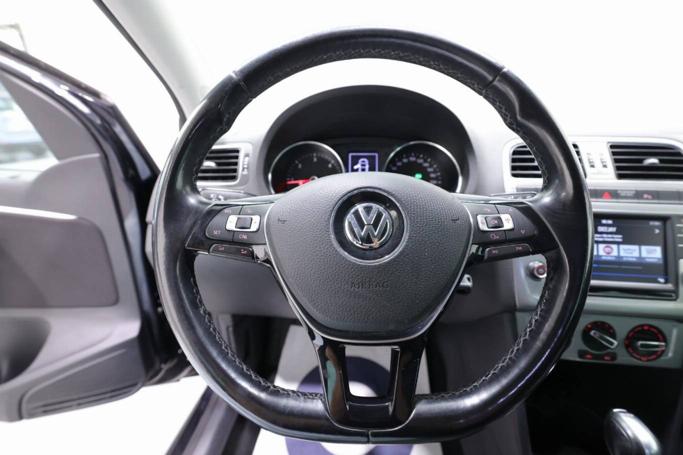 VOLKSWAGEN Polo 7