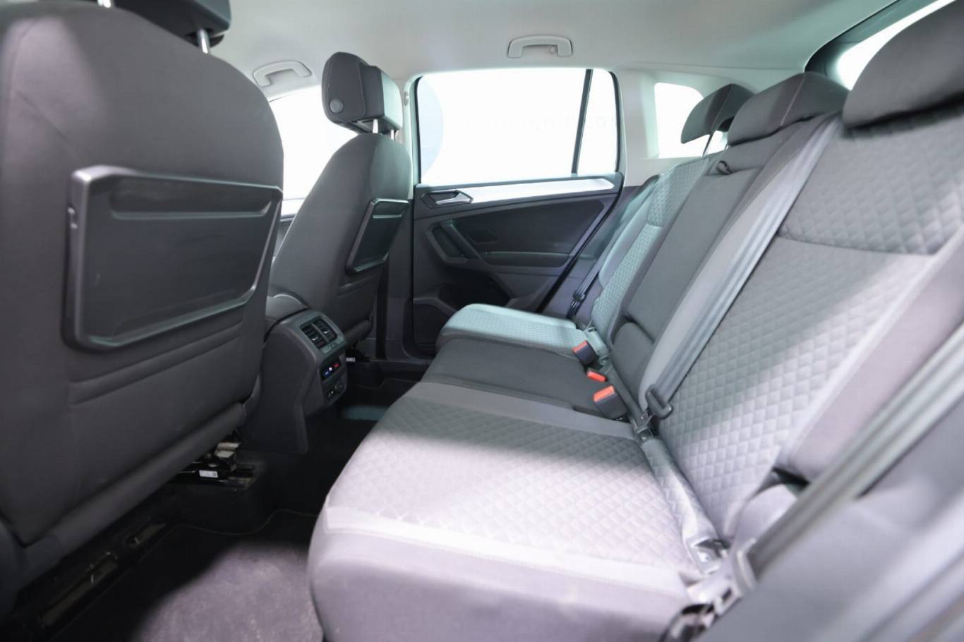 VOLKSWAGEN Tiguan 36
