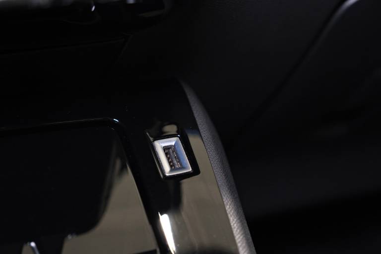 PEUGEOT 208 32