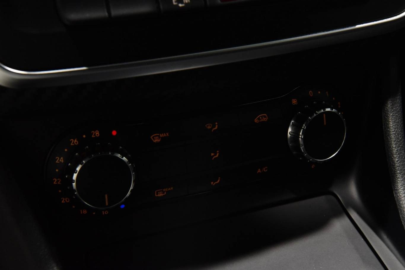 MERCEDES-BENZ A 180 12