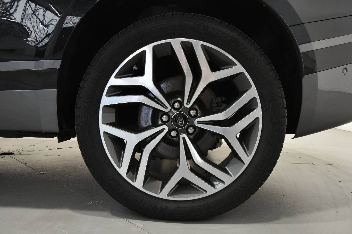 LAND ROVER Range Rover Velar 10