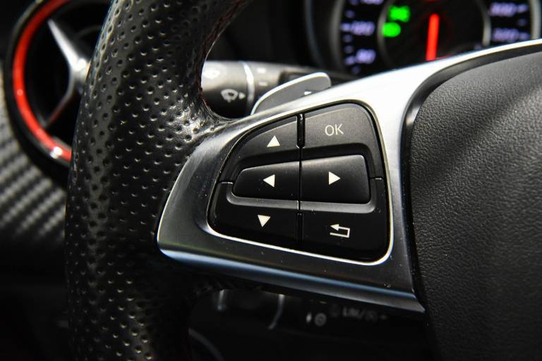 MERCEDES-BENZ A 45 AMG 7