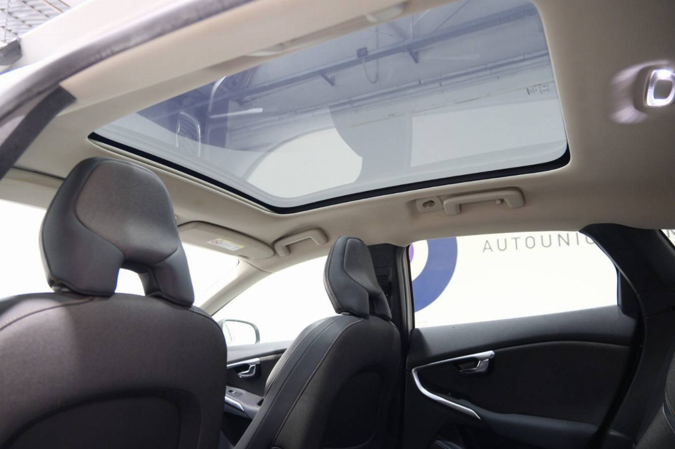 VOLVO V40 Cross Country 38