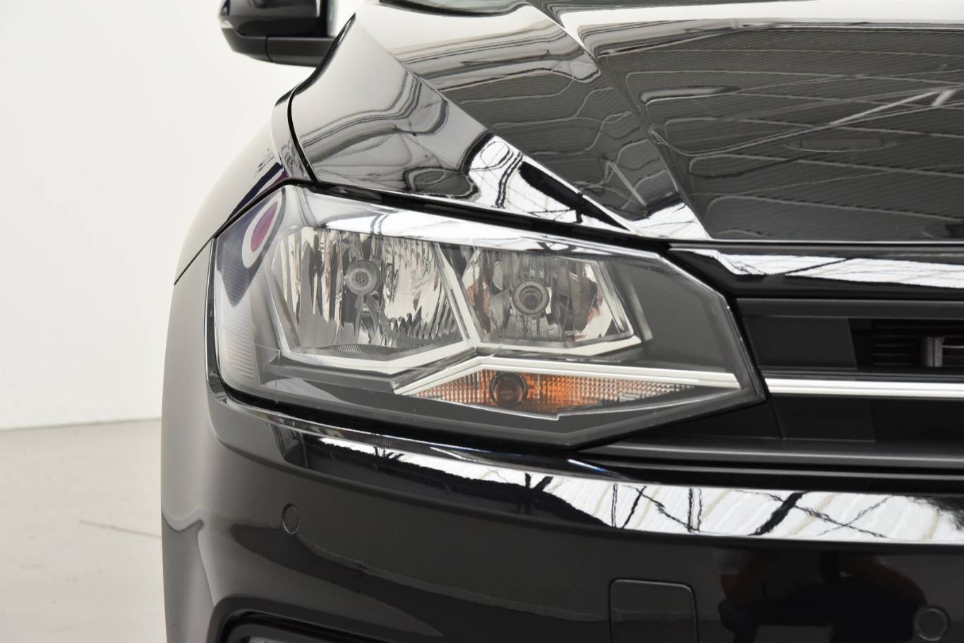 VOLKSWAGEN Polo 36