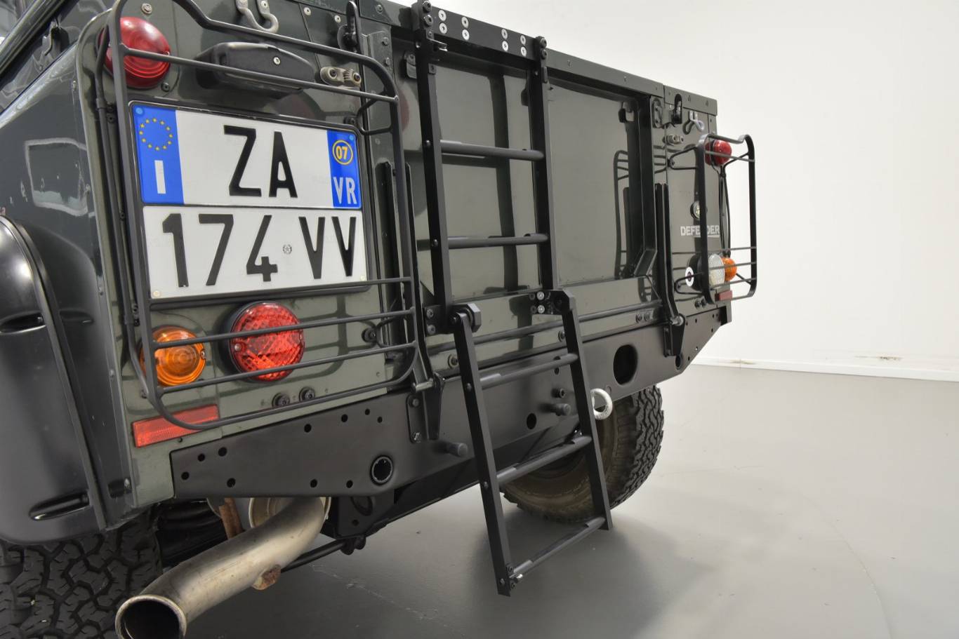 LAND ROVER Defender 64