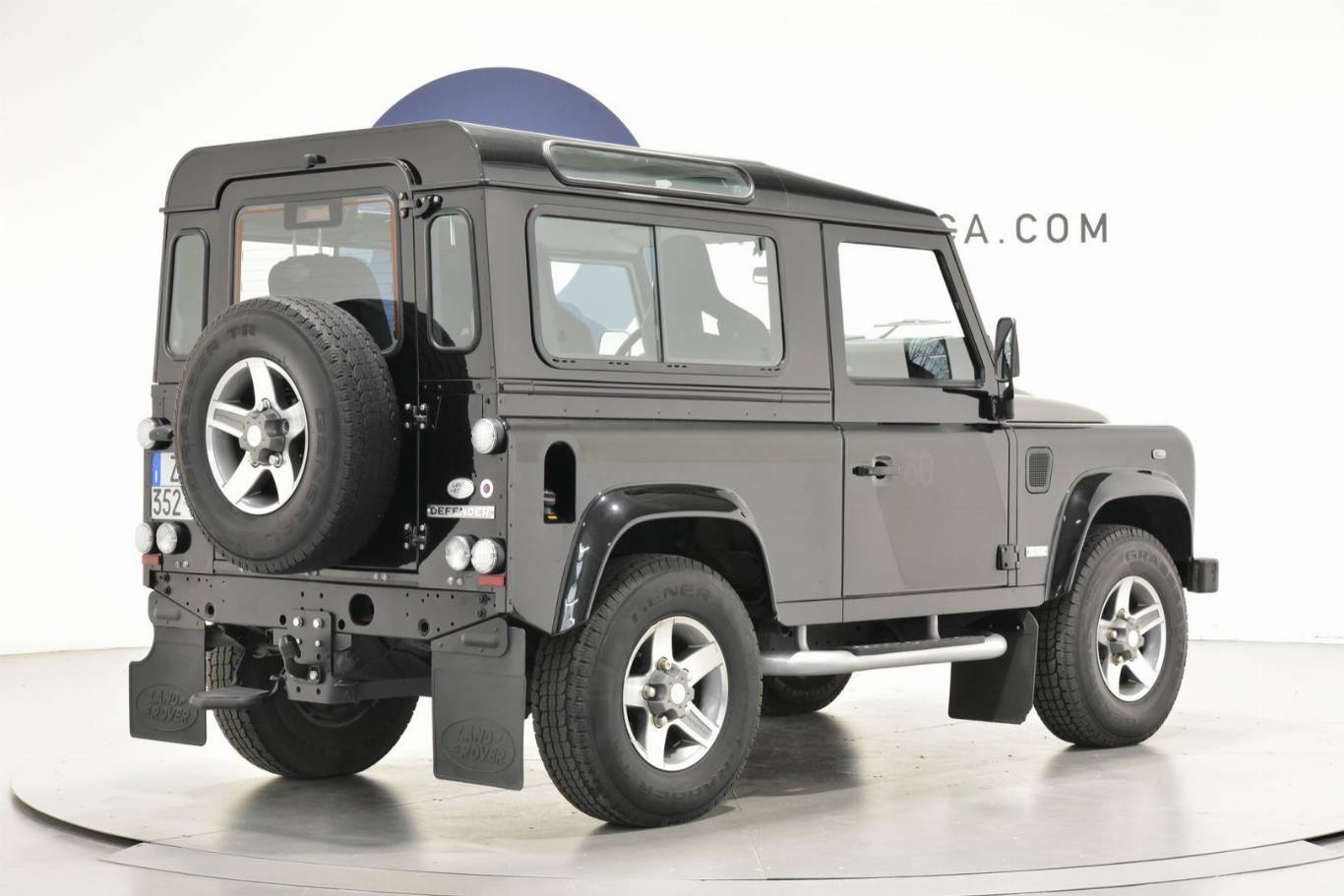 LAND ROVER Defender 28