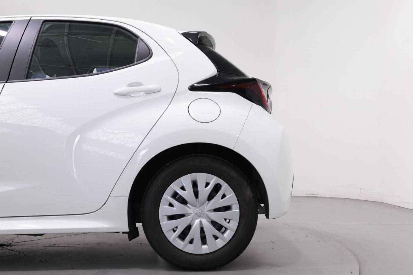 TOYOTA Yaris 33
