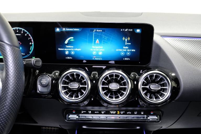 MERCEDES-BENZ GLA 25