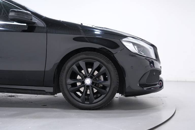 MERCEDES-BENZ A 180 46