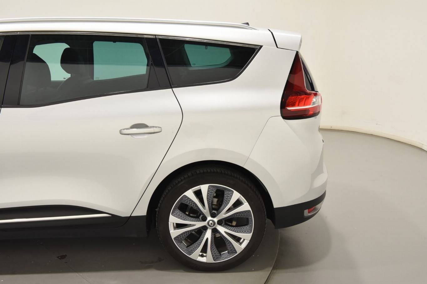 RENAULT Grand Scenic 44