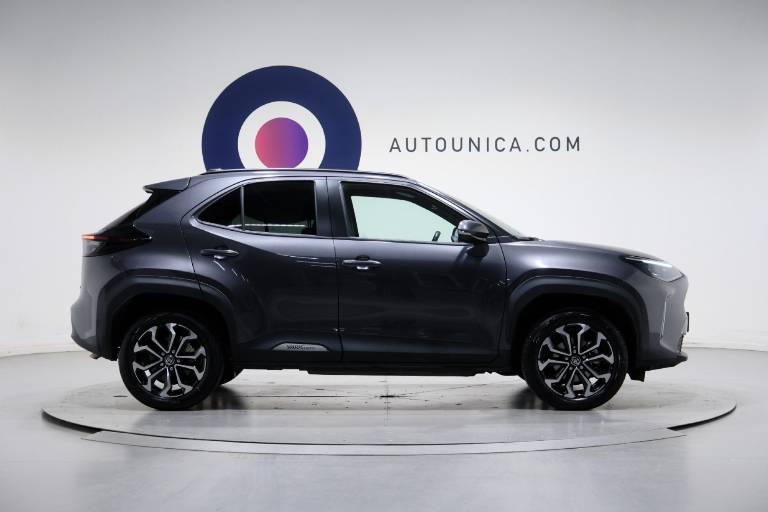 TOYOTA Yaris Cross 4