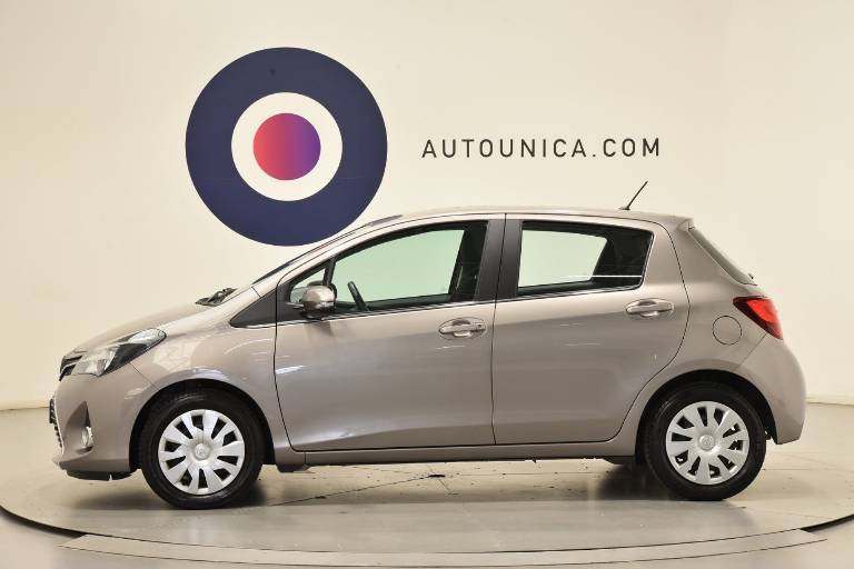 TOYOTA Yaris 32