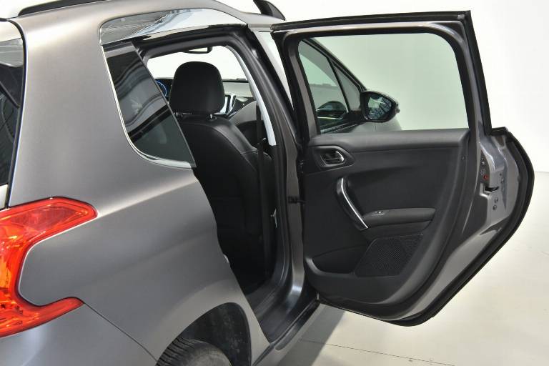 PEUGEOT 2008 49