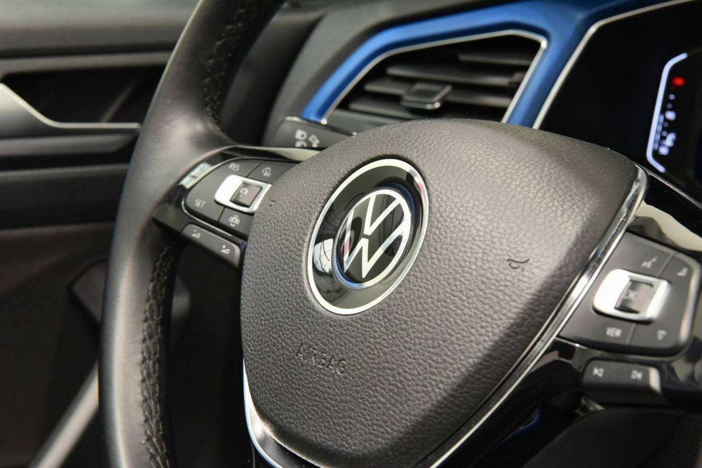 VOLKSWAGEN T-Roc 23