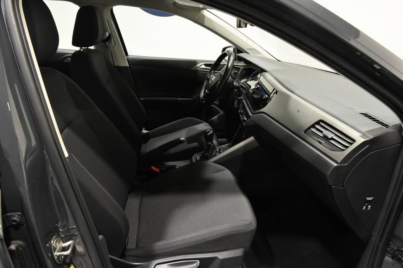 VOLKSWAGEN Polo 31