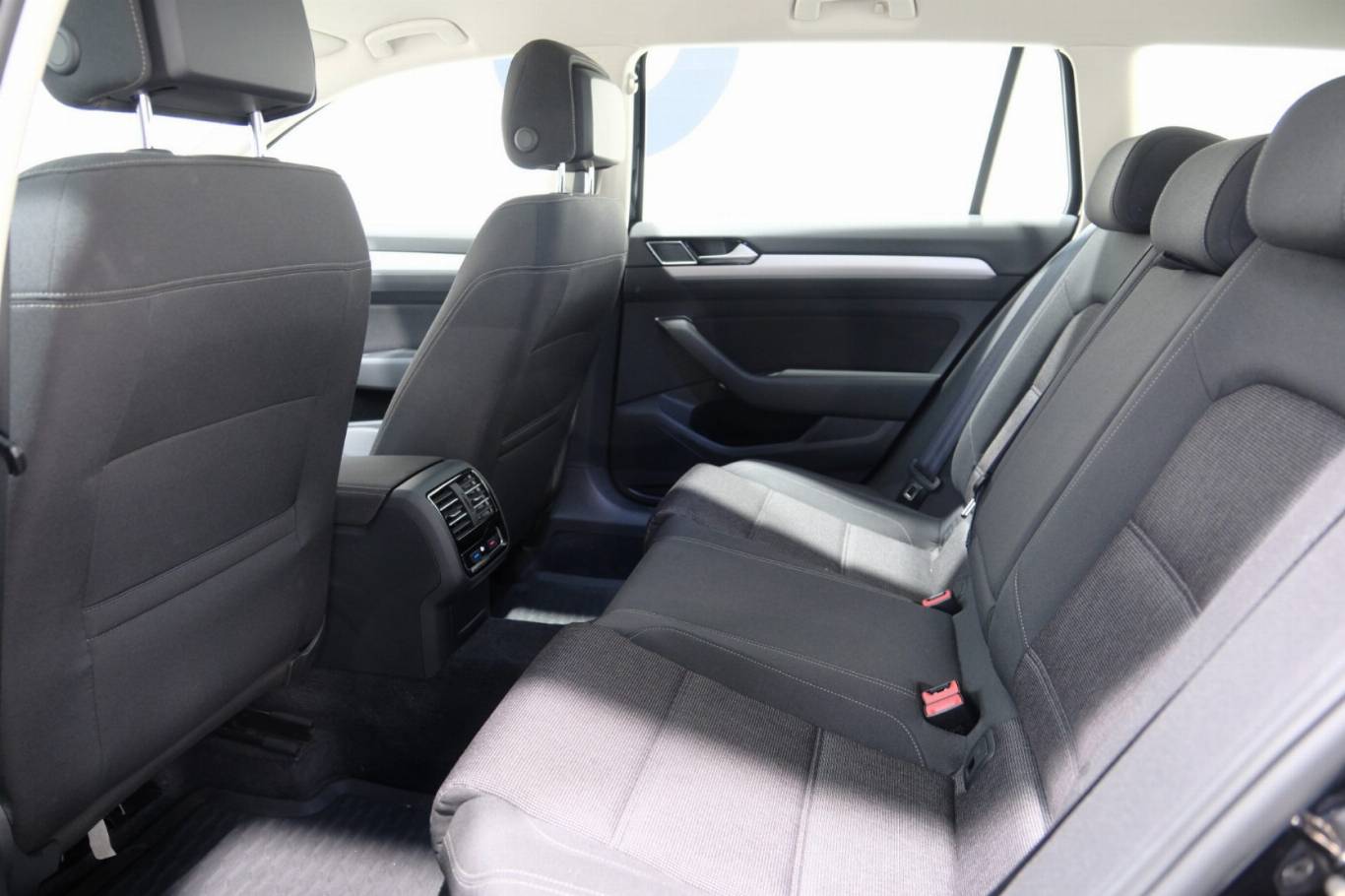 VOLKSWAGEN Passat Variant 41