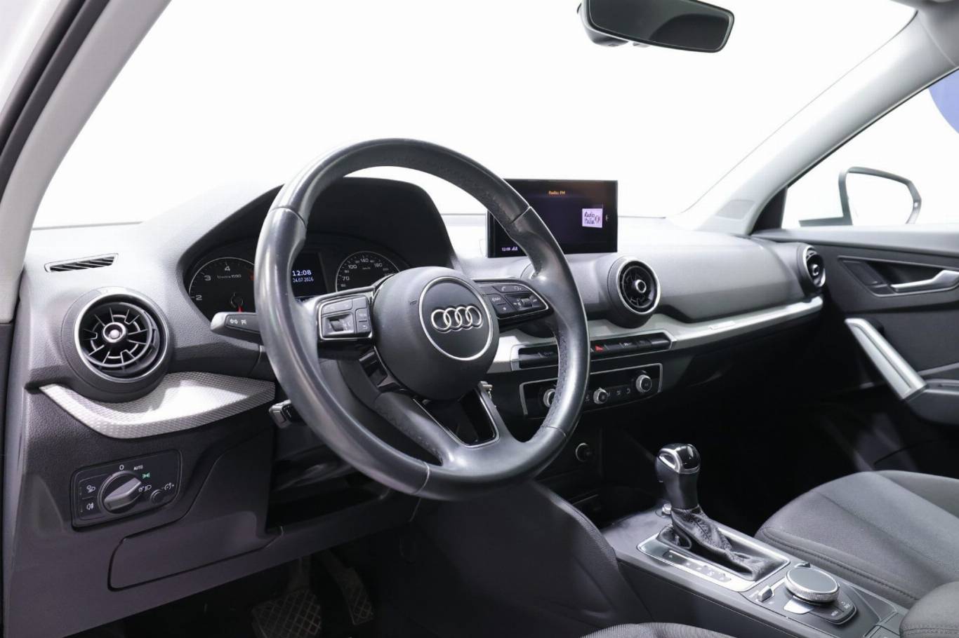 AUDI Q2 5