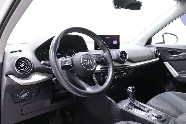 AUDI Q2 5
