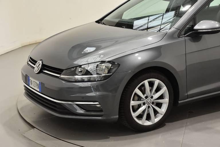 VOLKSWAGEN Golf 34