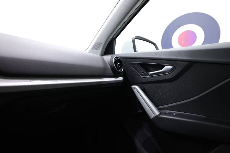 AUDI Q2 32