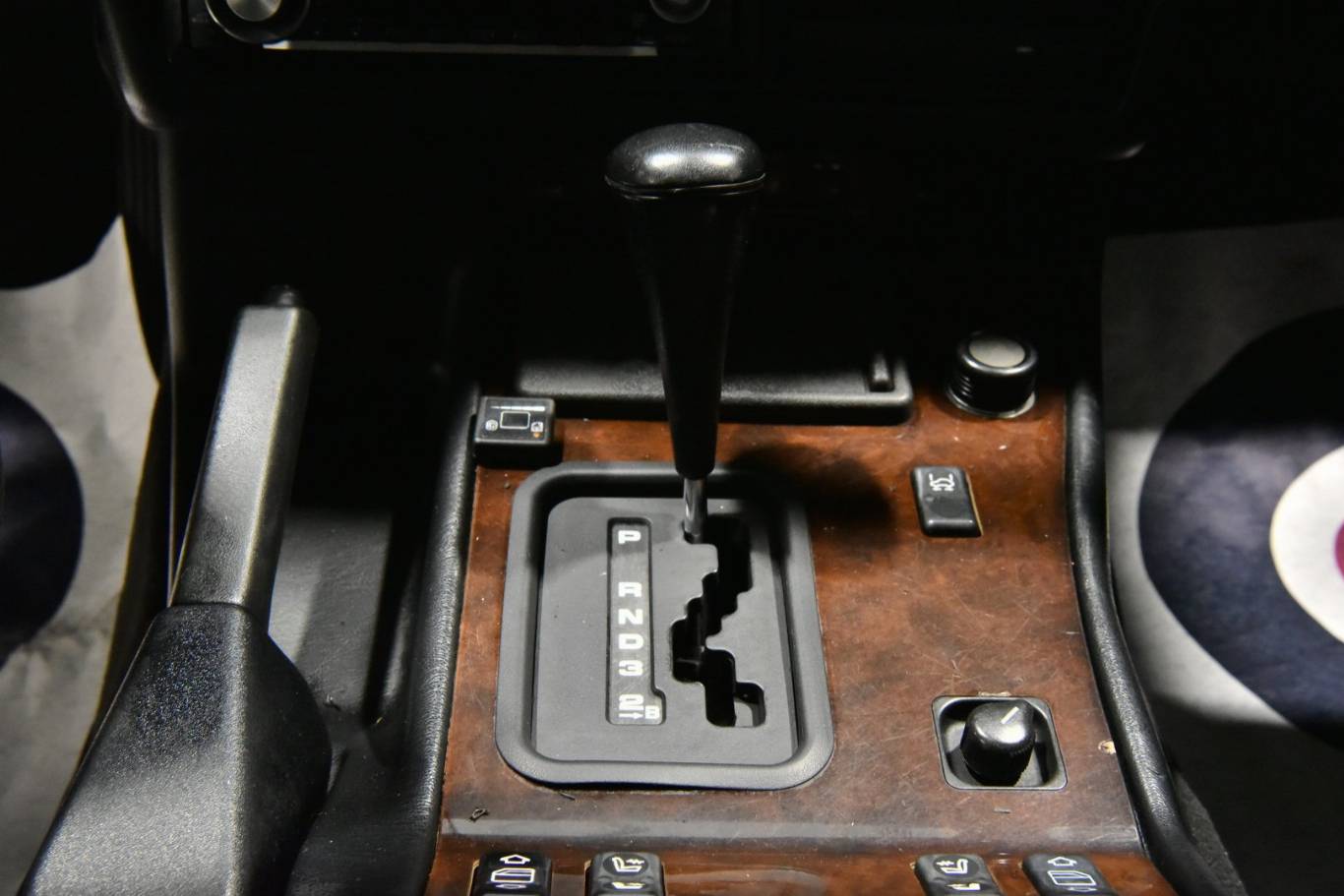 MERCEDES-BENZ G 320 11