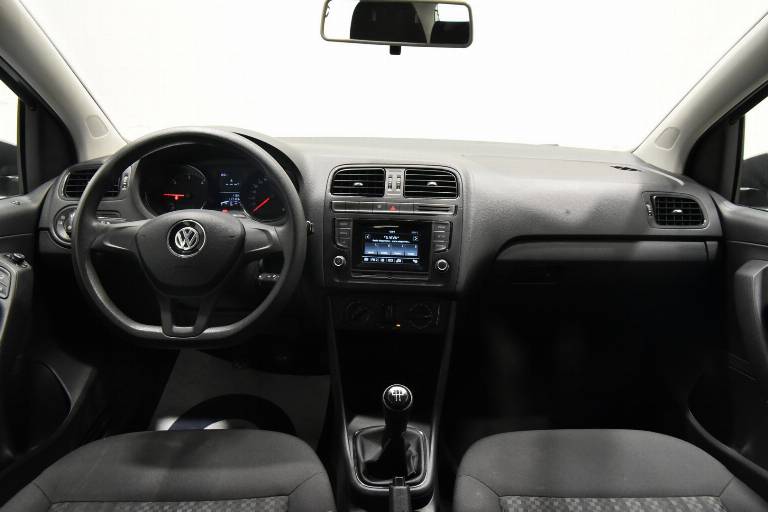 VOLKSWAGEN Polo 22