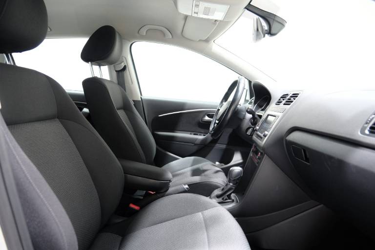 VOLKSWAGEN Polo 52