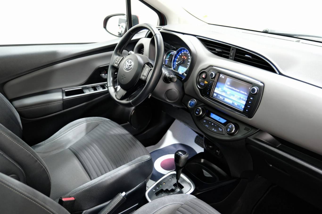 TOYOTA Yaris 59