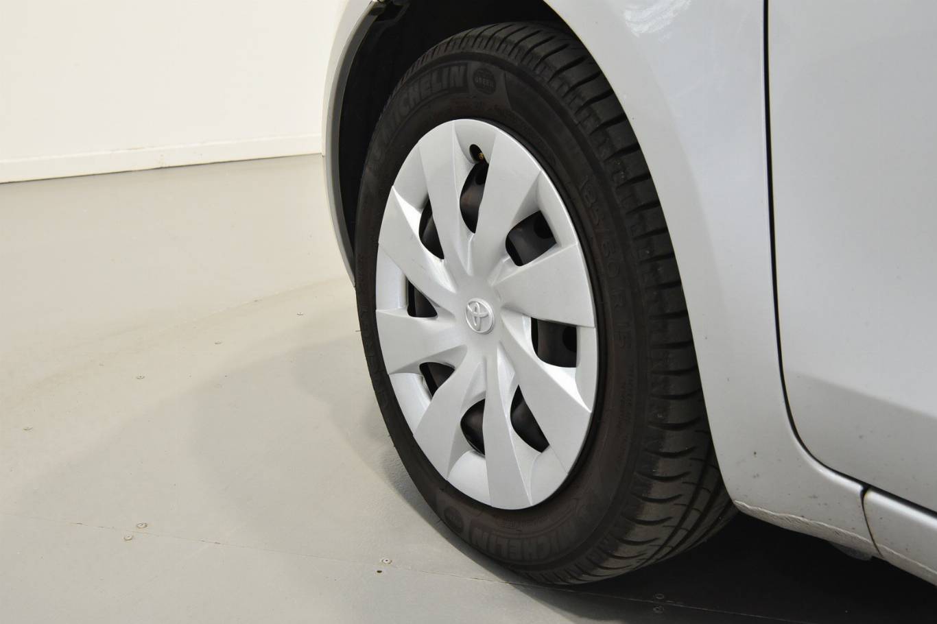 TOYOTA Yaris 9