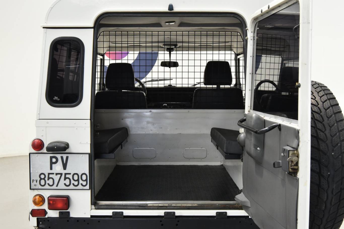 LAND ROVER Defender 13