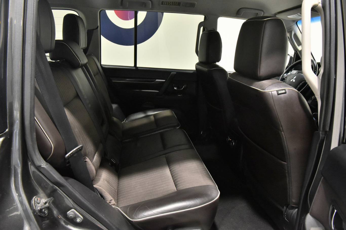 MITSUBISHI Pajero 32