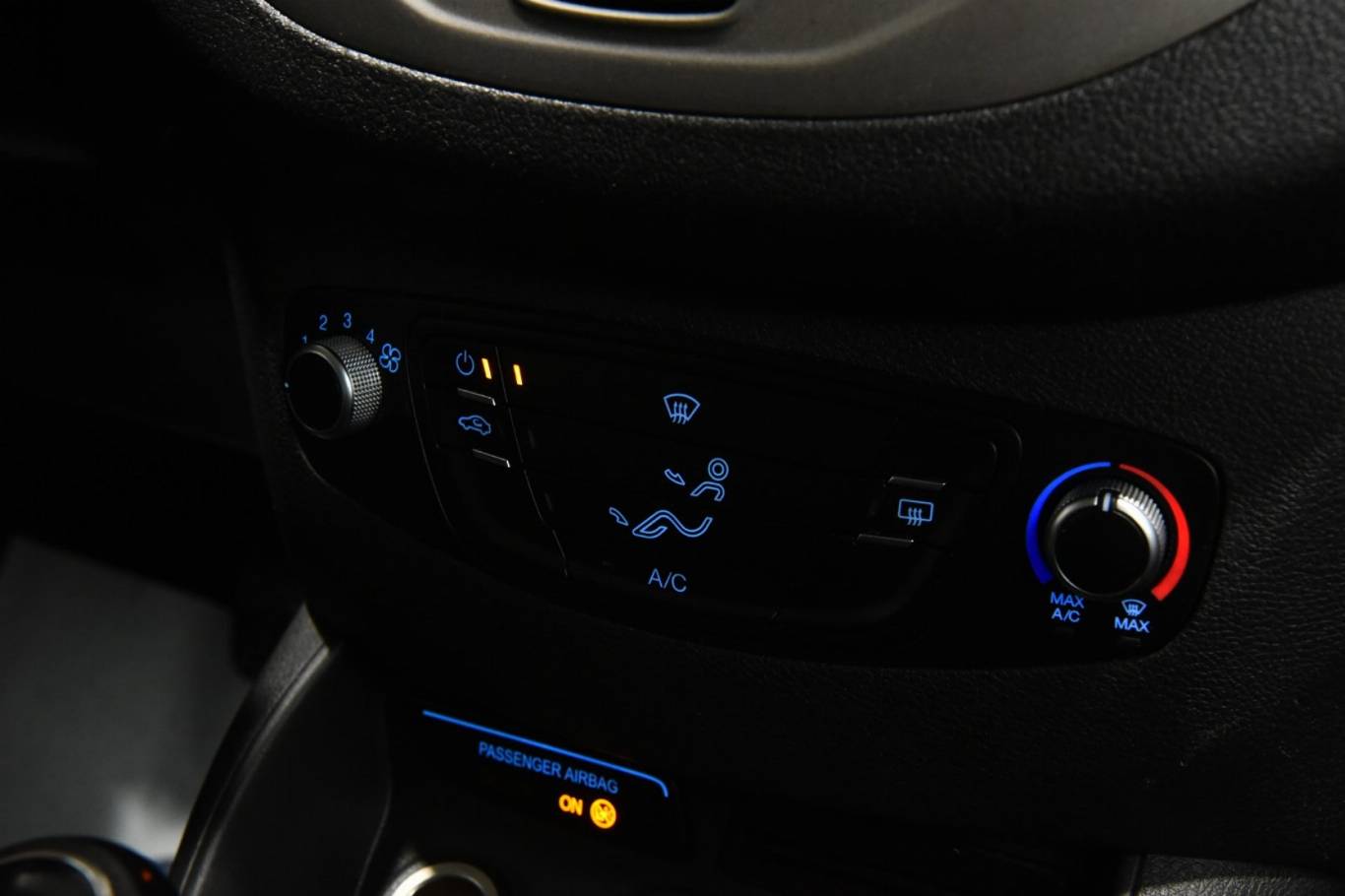 FORD Tourneo Courier 37