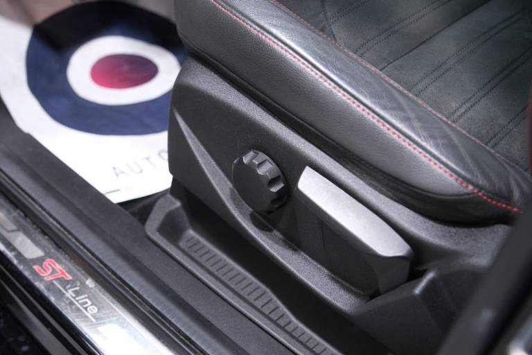 FORD Kuga 21