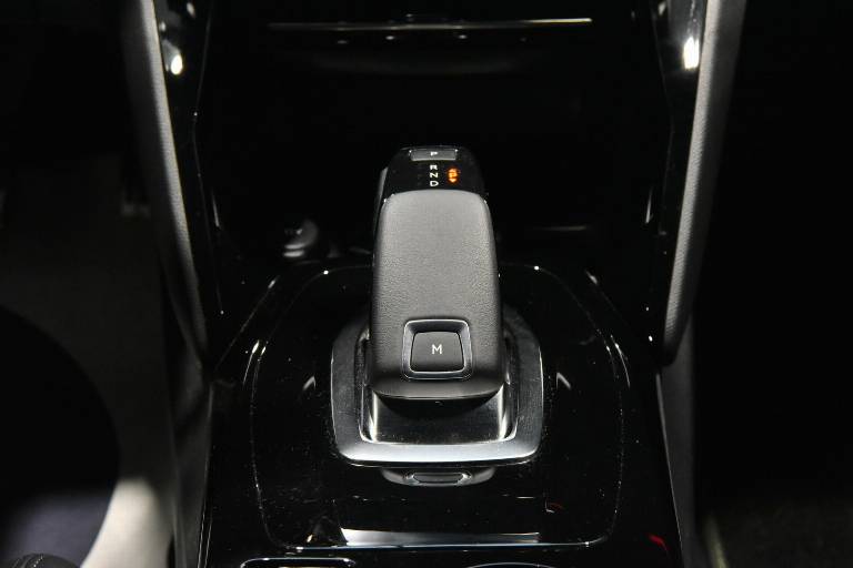 PEUGEOT 208 10