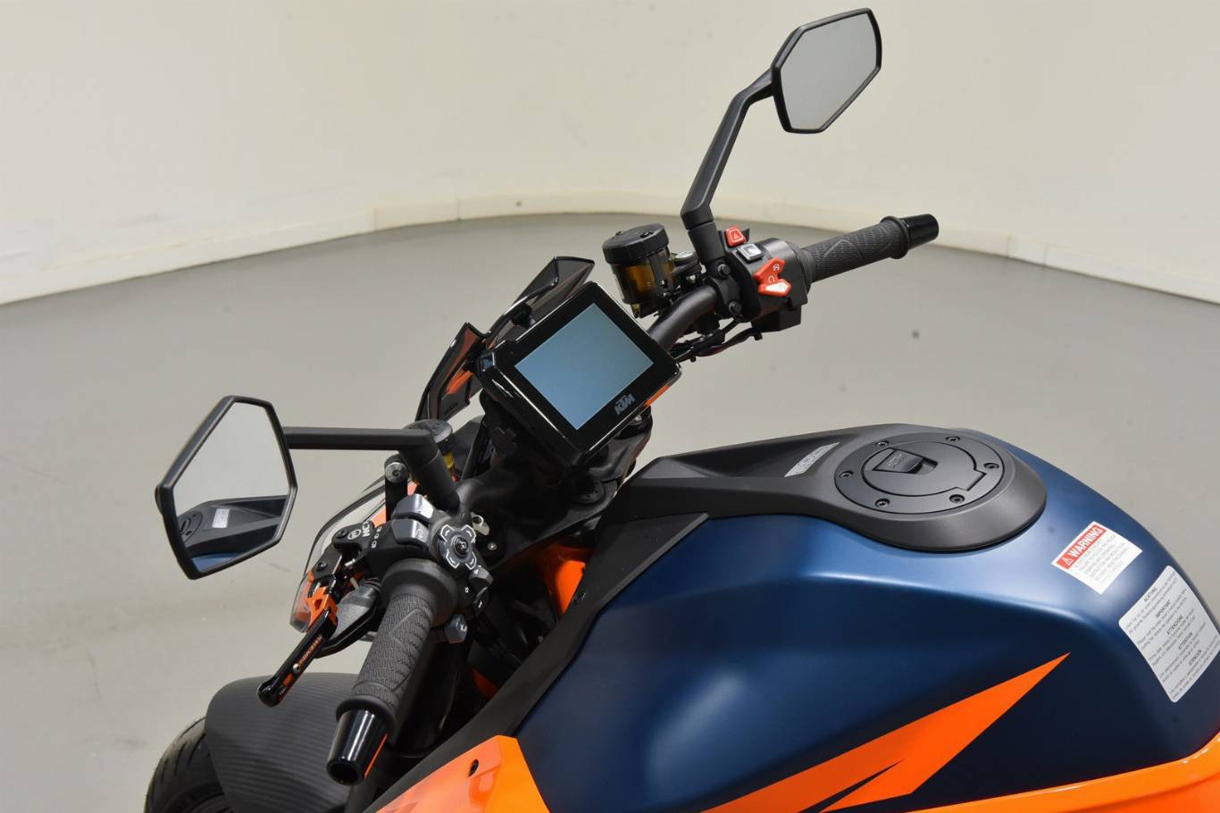 KTM 1290 Super Duke R 67