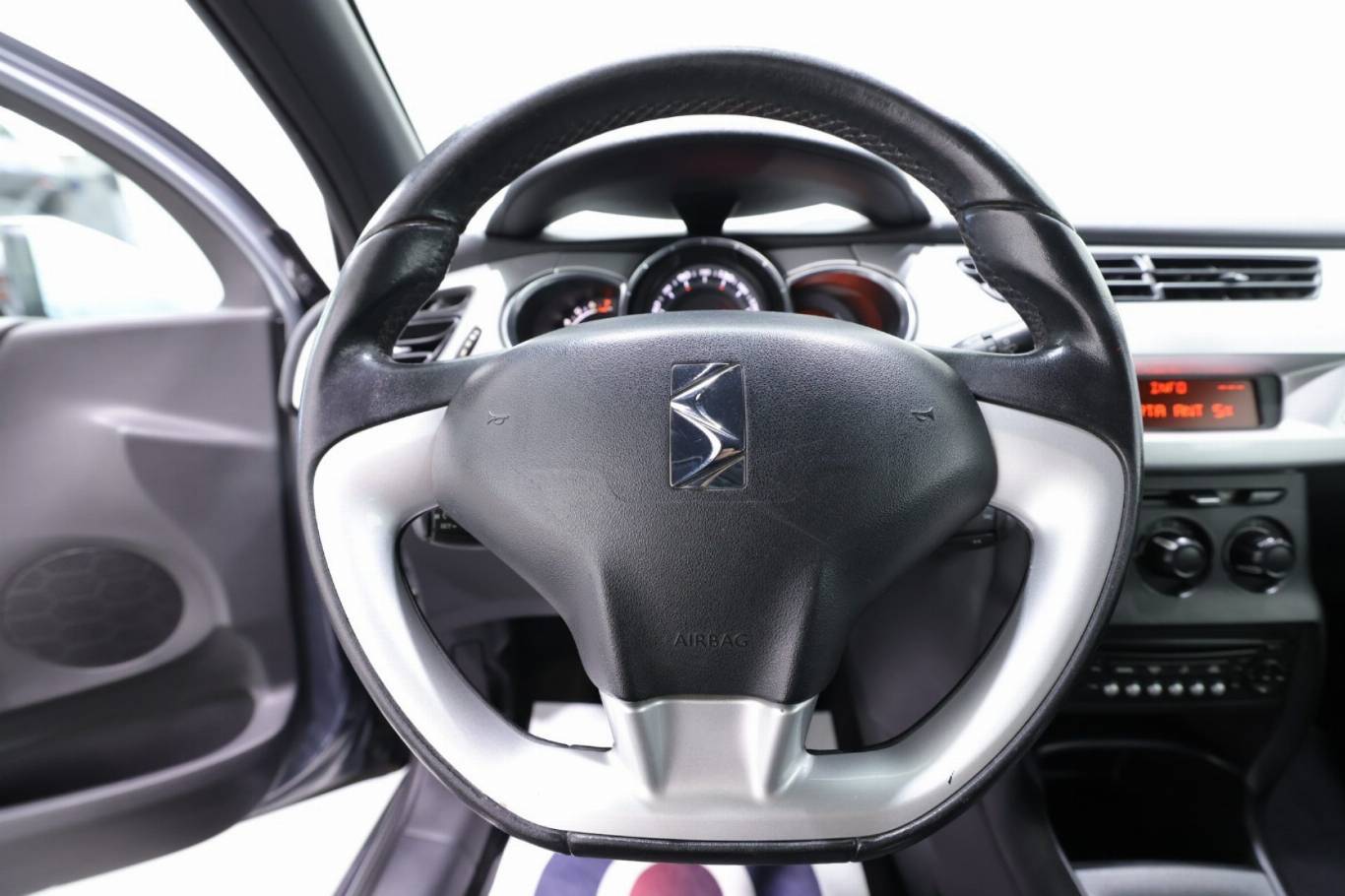 DS AUTOMOBILES DS 3 7