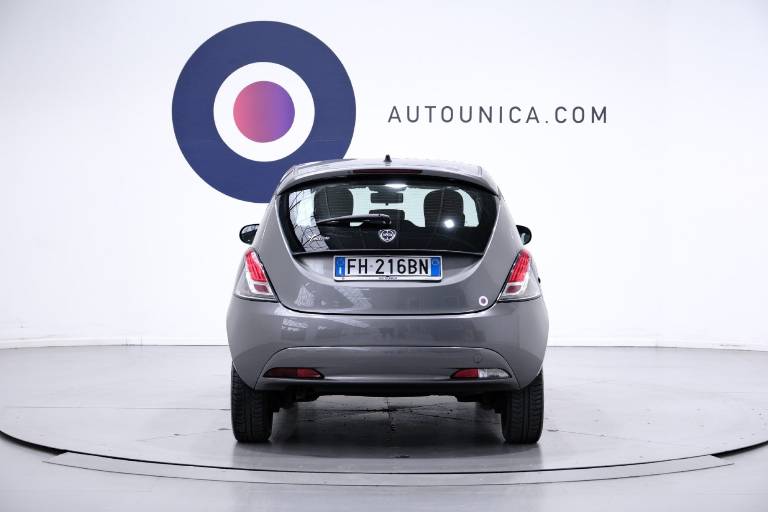 LANCIA Ypsilon 16