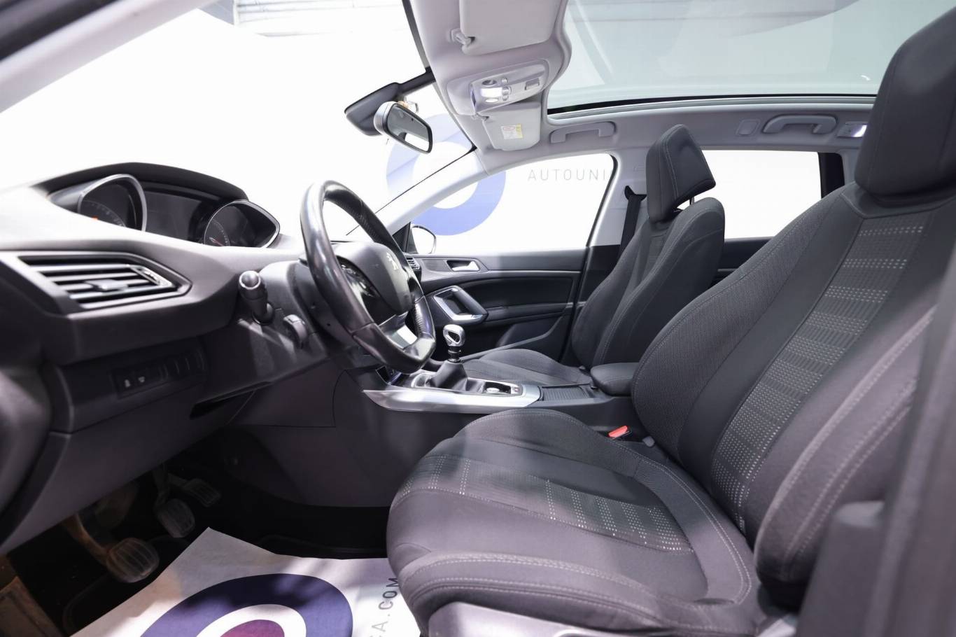 PEUGEOT 308 8