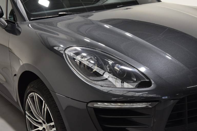 PORSCHE Macan 52