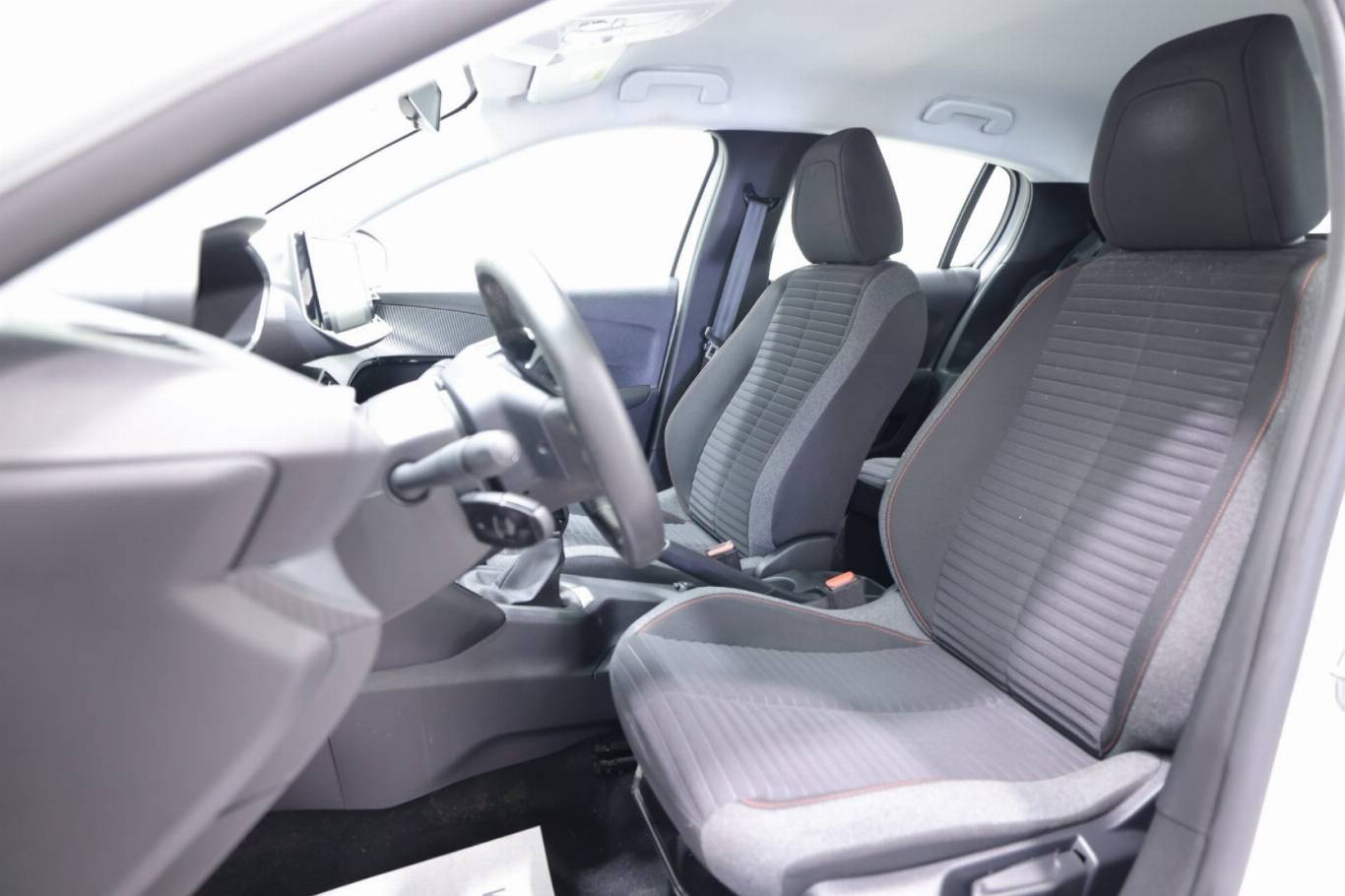 PEUGEOT 208 6